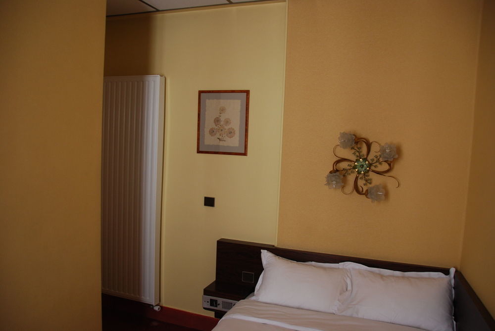 Courcelles Mederic Hotell Paris Exteriör bild