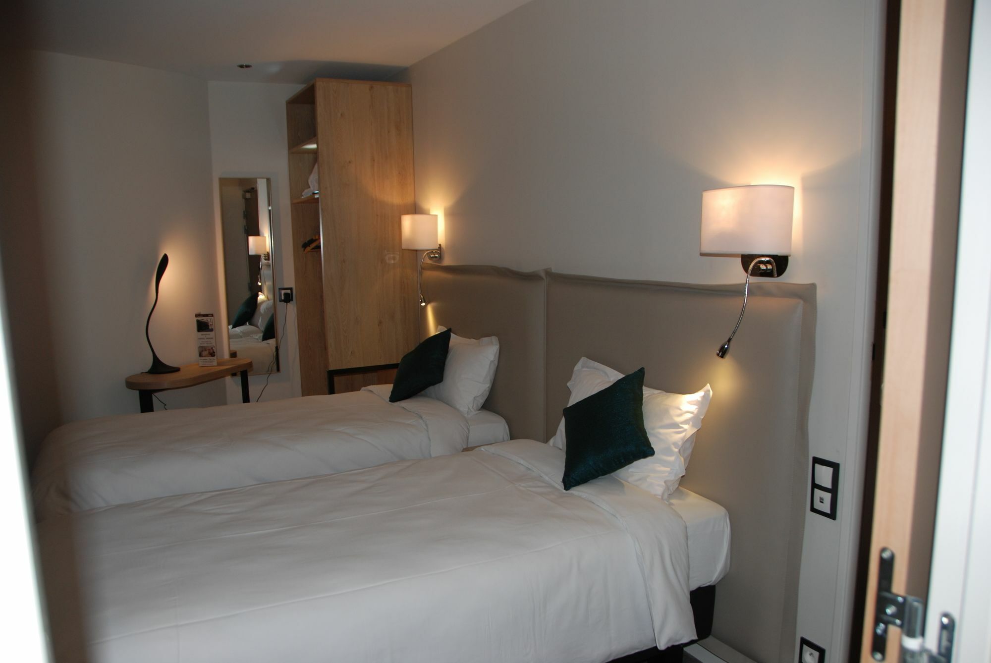 Courcelles Mederic Hotell Paris Exteriör bild